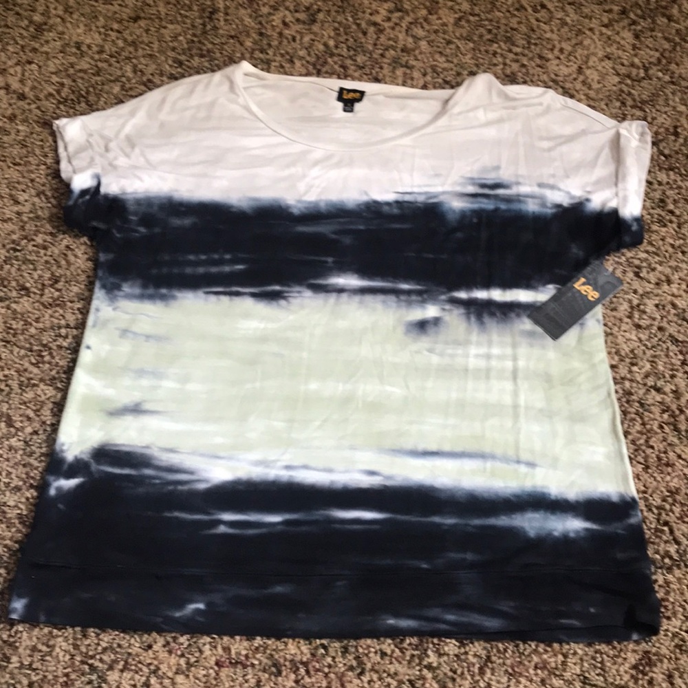 lee shirt. never worn has tags. no stains.